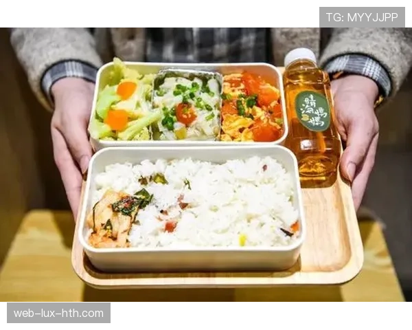 杨舒予训练间的便当比我整个月外卖还贵,看完我想把卡藏起来 杨舒予训练间的便当比我整个月外卖还贵,看完我想把卡藏起来